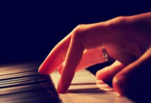 湖边垂柳的唯美句子，湖边垂柳的唯美句子图片